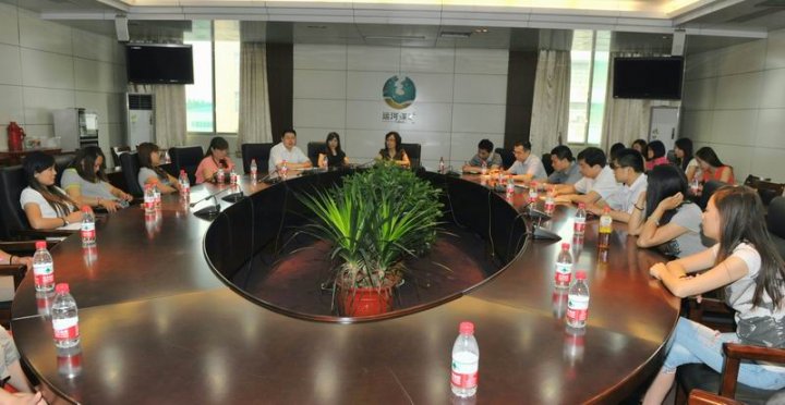 运河煤矿：组织矿嫂到采掘迎头“感受井下艰辛，情牵井下职工”亲情体验活动