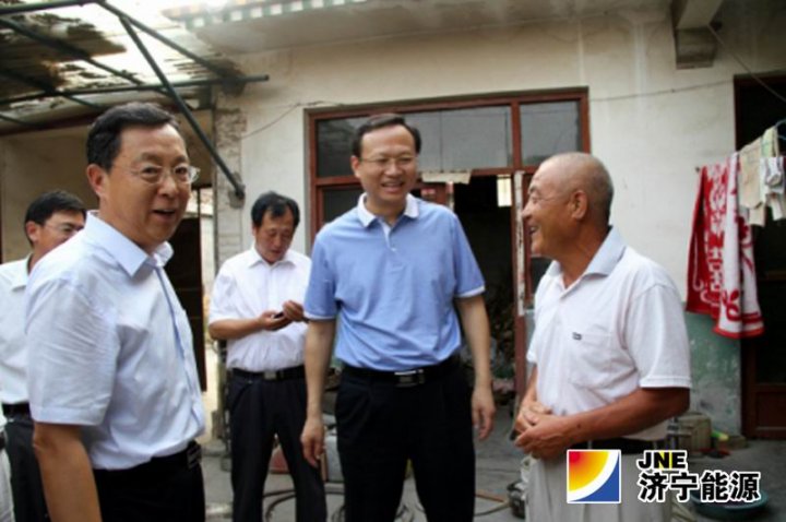 李合军到曲阜市西夏侯村查看驻村帮扶工作进展情况并慰问困难党员