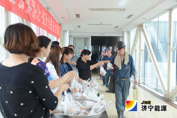 安居煤矿：开展端午节“送温暖嘱安全”活动