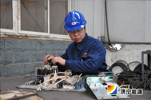 【个性劳模】钻出来的状元&nbsp;&nbsp;&nbsp;干出来的劳模