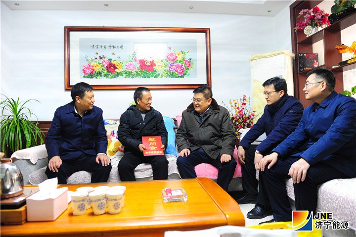 2019-1-23丰家雷 张广宇走访困难党员（济宁能源阳城煤矿后勤党支部 张开祥）.jpg