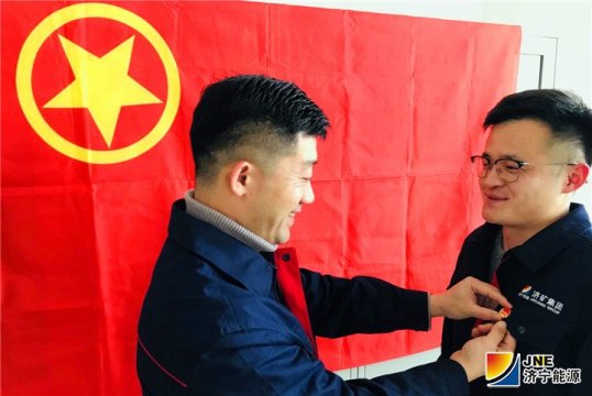 安居煤矿开展团员青年“带团徽、亮身份、做表率、当先锋”活动