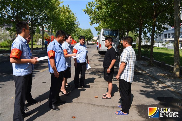 2019年8月20日，金桥煤矿文明劝导志愿者“上岗”（孙欢 摄） (2).jpg