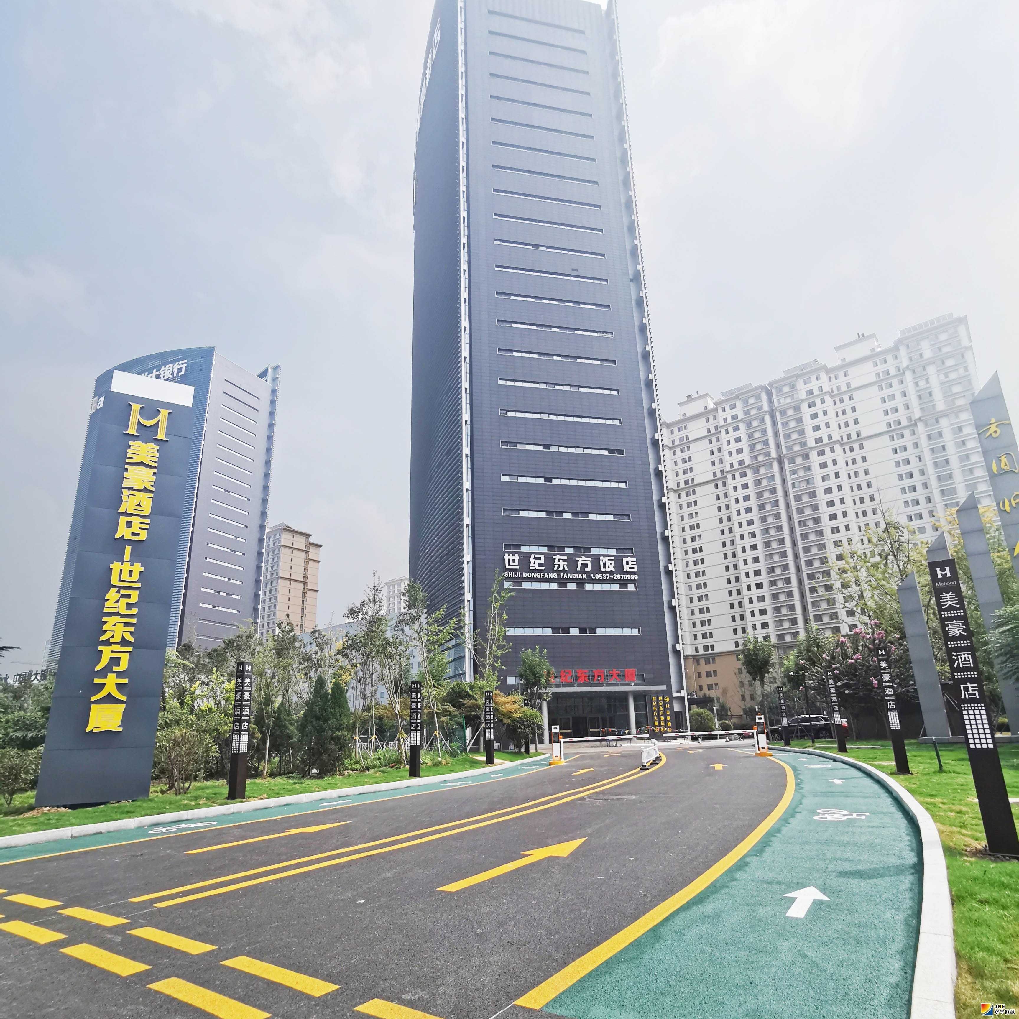 1598950560948134.jpg 圆中园公司:“白加黑”道路升级改造、助力世纪东方大厦提形象(王震).jpg