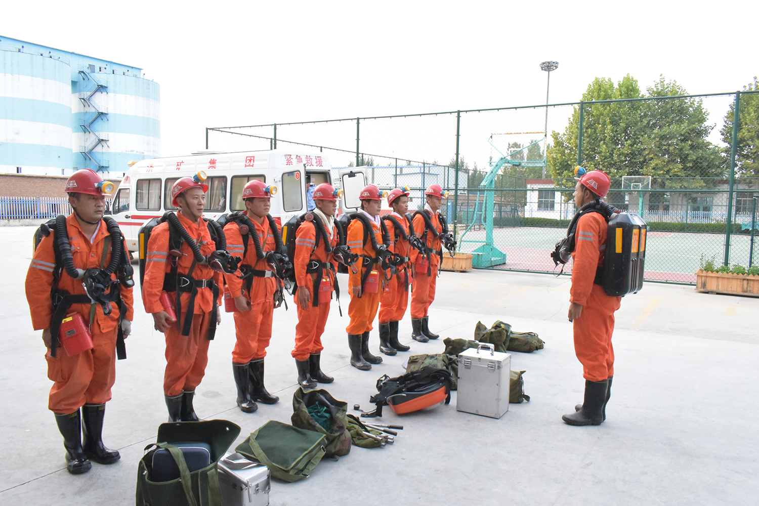 1602334016708693.jpg 2020年9月20日,运河煤矿:济矿集团救护中队通过2020年矿山救护队标准化检查验收(冯永喜 史国峰 魏春昌).jpg