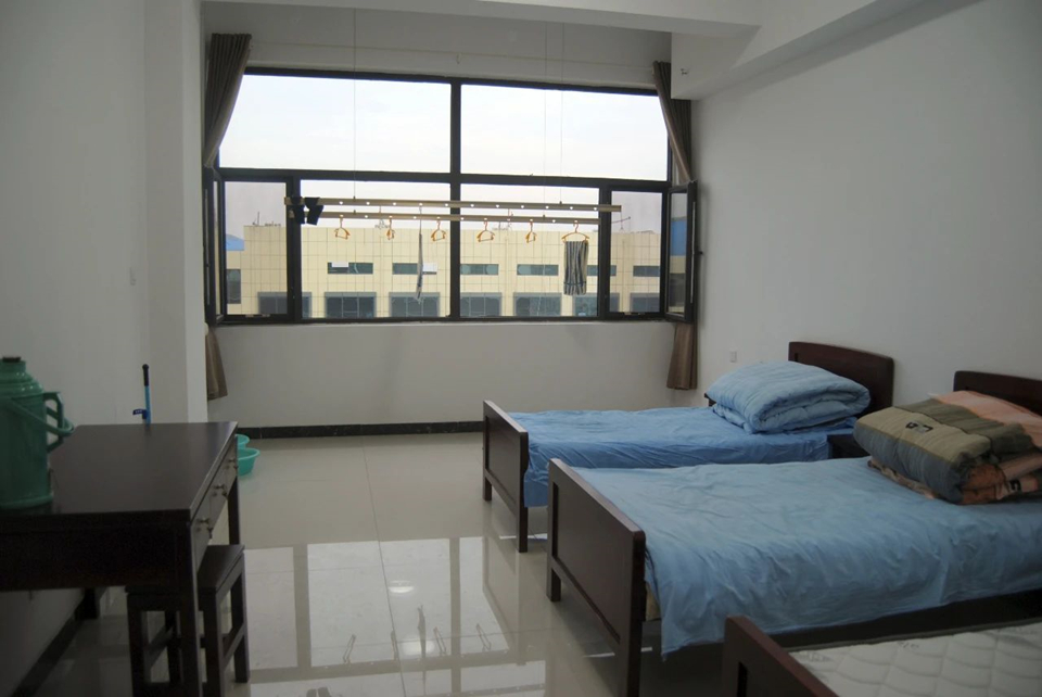 1602429461351705.jpg 济矿物流职工喜迁新居1.jpg