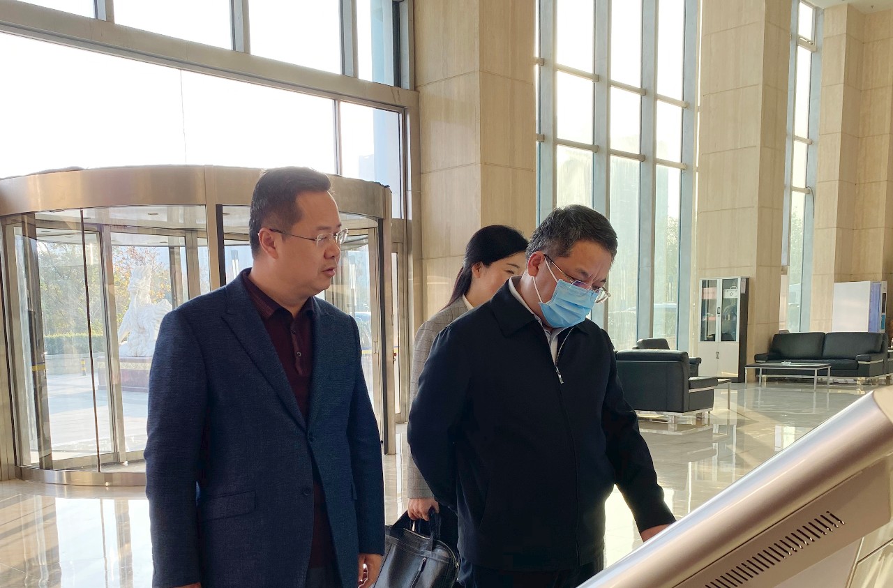 魏洪波一行到集团公司考察调研2.jpg