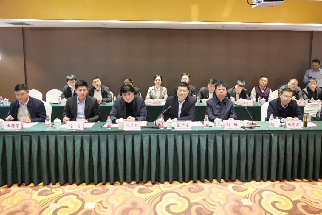 1606617108528533.jpg 济宁能源港航集团梁山钢铁物流加工基地建设项目签约仪式隆重举行7.jpg