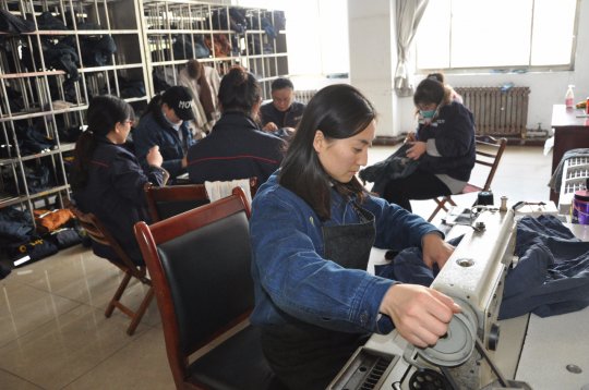 花园煤矿组织开展“真情温暖 丝丝入扣”女工家属协管安全活动