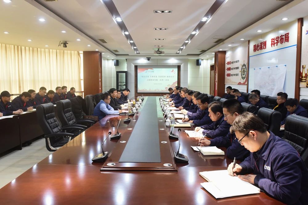 1608592768168297.jpg 侯馨芳参加指导霄云煤矿领导班子安全反思主题教育专题会.jpg