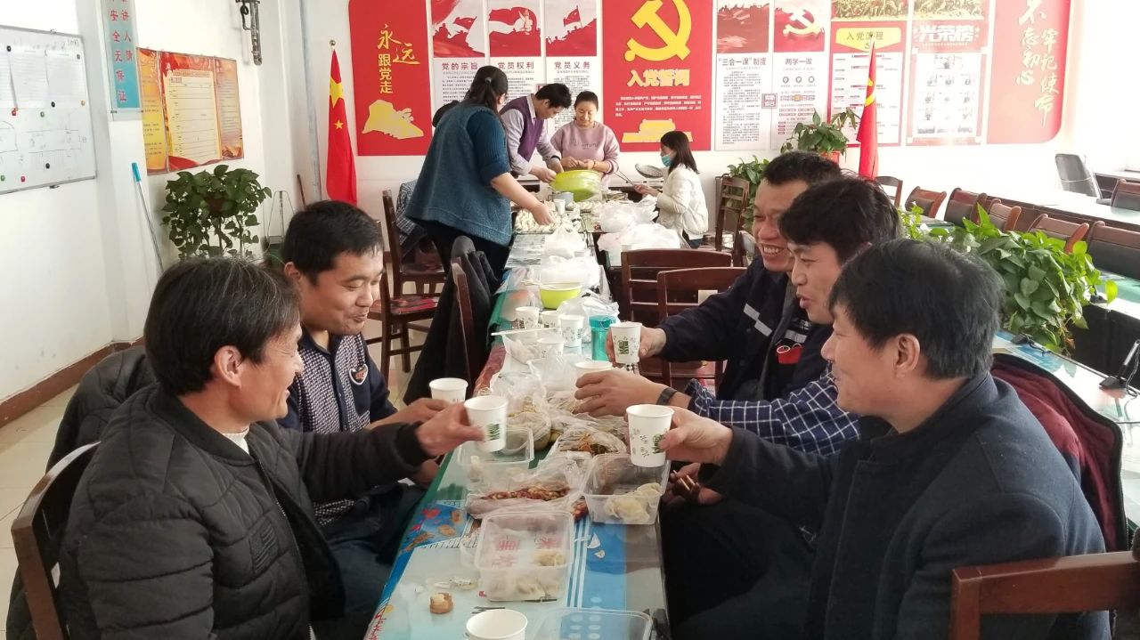 1608711319817910.jpg 今天的饺子真香!此时的慰问最暖!2.jpg