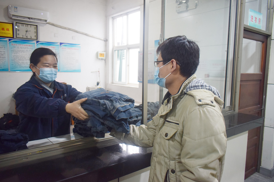 2021年1月15日，运河煤矿职工许智慧被授予“巾帼岗位明星”称号(单贝） (1).jpg