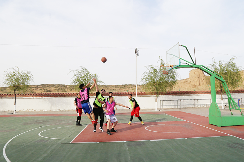 1621675165960876.jpg 2021年5月21日,朱家峁煤矿职工文体协会活动陆续启动(姜鹏摄).JPG