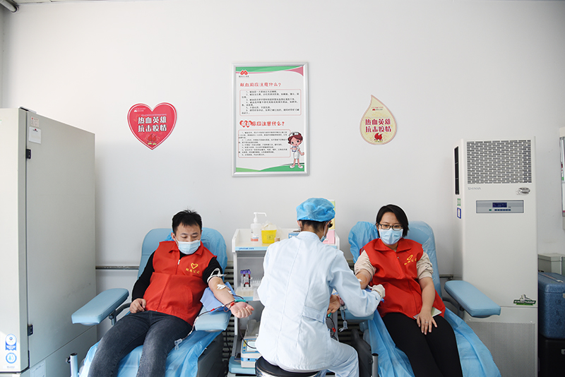 鲲鹏公司：流动的你我，流动的爱——鲲鹏公司组织志愿者无偿献血活动（薛皛皛）.jpg