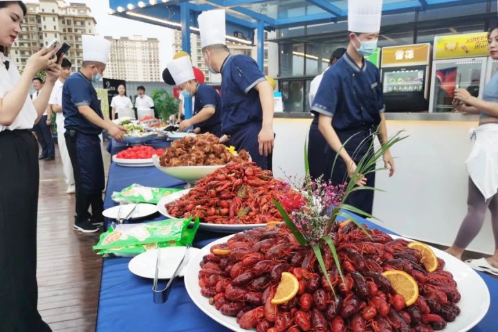 假期赶“烤”！这家酒店的“淄博烧烤”，值得你打卡