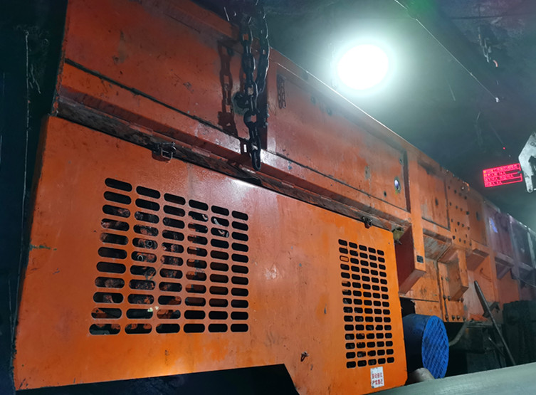 1710573031756197.jpg 梭式矿车首次在花园煤矿开始服役,为矿井掘进提质提效再添新动力._副本.jpg