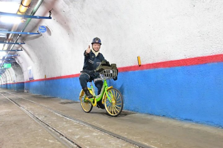 金桥煤矿井下3.0版共享单车“骑”乐无穷