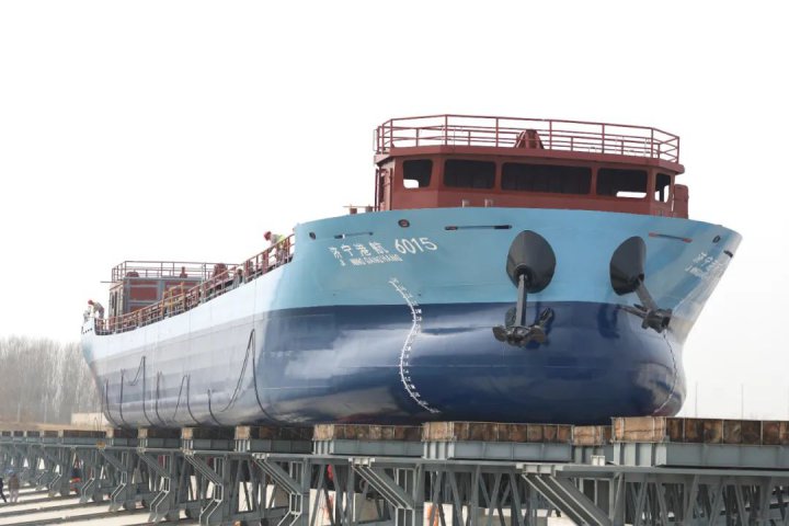 今年首艘！新能船业6015号LNG动力船顺利吉水