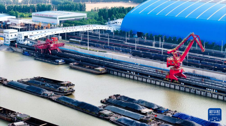 新华社丨江北内河大港梁山港迎峰度夏煤炭保供忙