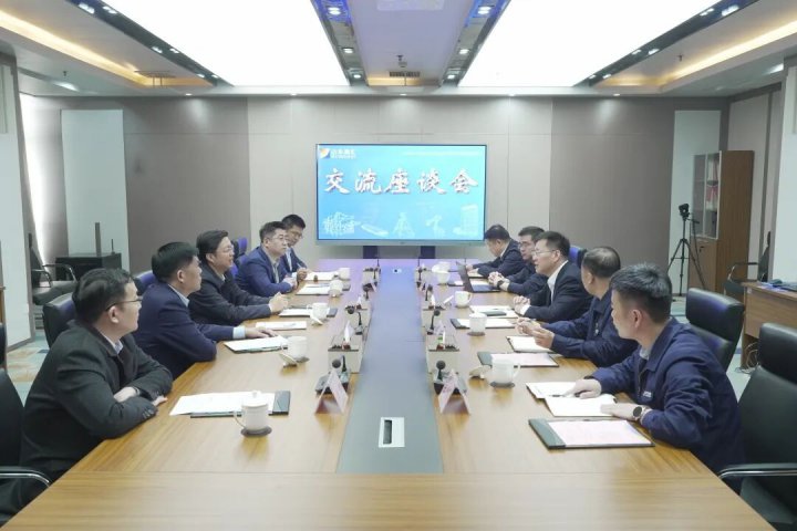 新华保险公司客人到访山东融汇集团