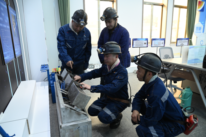 班组长说丨雷召国：二十年扎根煤海，实干带队创标杆