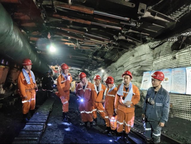 山东融汇集团大倾角工作面“无绳化”回撤现场会议召开