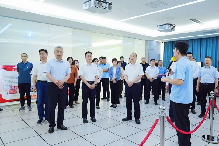 济医附院党委理论学习中心组到山东融汇集团调研