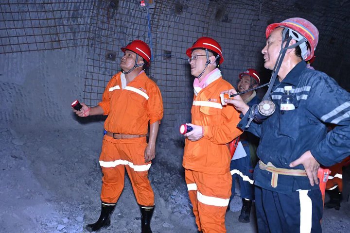 王崇景到金桥煤矿二号井督导项目建设