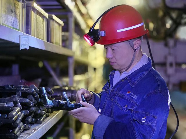 身边戎光丨义桥煤矿王善站：戎装铸忠魂，煤海续担当