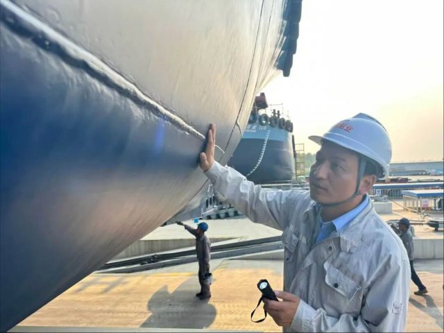 勤廉典型丨柏小明：廿载匠心守一线 笃行实干筑船魂