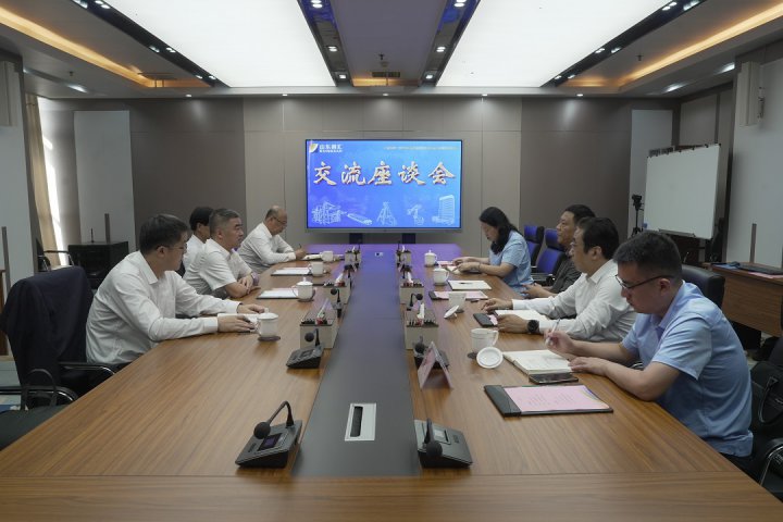 新疆八一钢铁集团客人到山东融汇集团调研交流